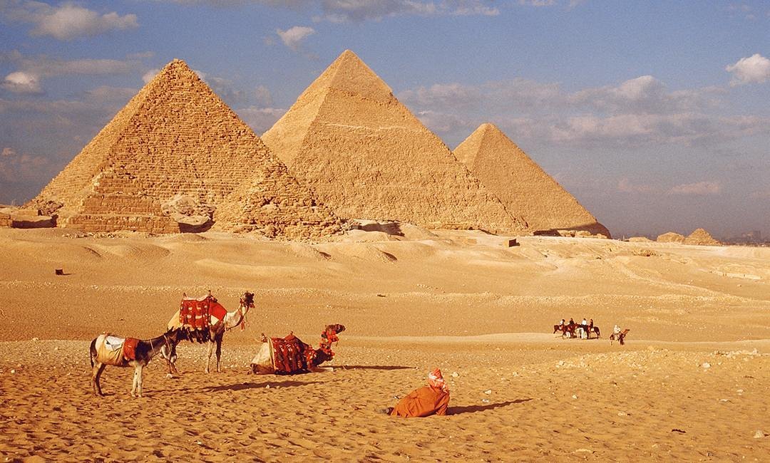 Explore the Legendary Giza Pyramids & the Great Sphinx